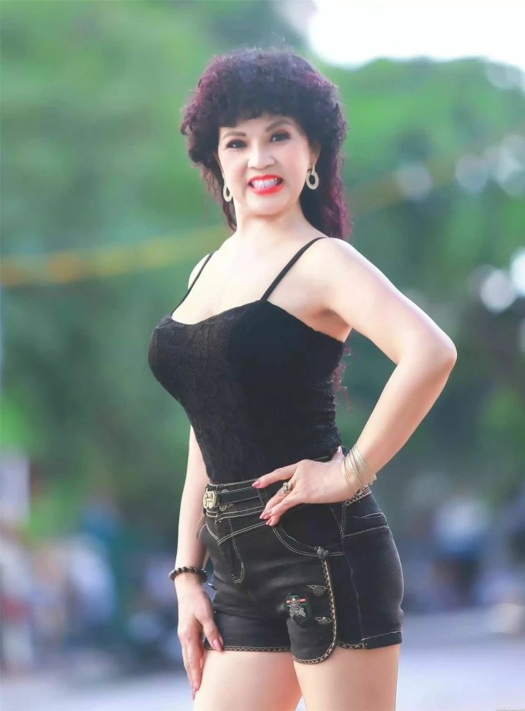 Thuy Linh Profile image 4